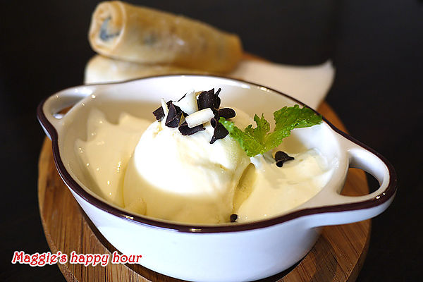 水牛城美式餐廳 BFLO:【水牛城美式餐廳 BFLO】超豪邁的炭烤戰斧豬排。招牌水牛城酸辣雞翅