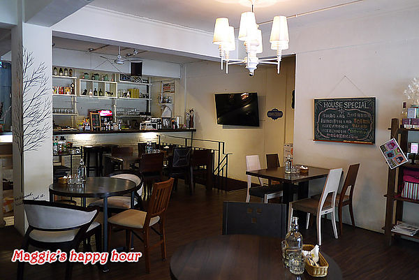 水牛城美式餐廳 BFLO:【水牛城美式餐廳 BFLO】超豪邁的炭烤戰斧豬排。招牌水牛城酸辣雞翅