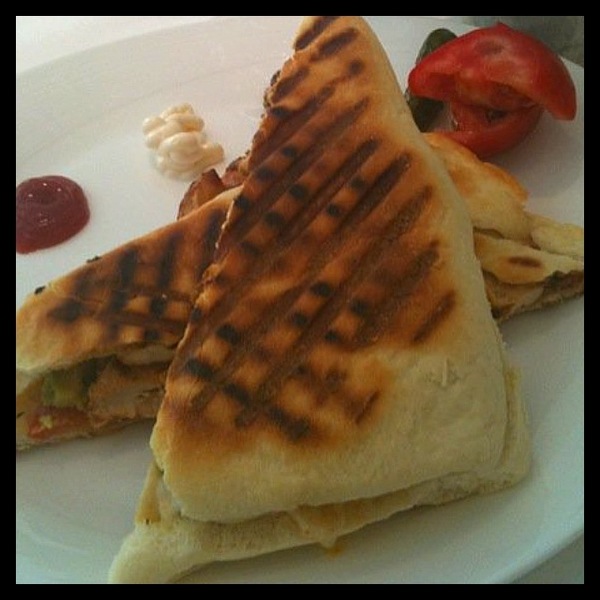 GALERIE Bistro百藝畫廊:午茶時光*中山站美美的白色建築-GALERIE Bistro