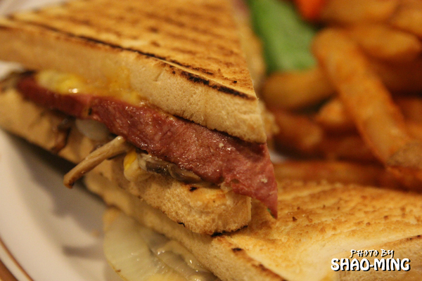 Forkers佛客漢堡(中山店)：(中山)午食刻，對味好料『FORKERS佛客漢堡(中山店)』巷弄異國美食