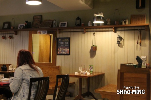 Forkers佛客漢堡(中山店)：(中山)午食刻，對味好料『FORKERS佛客漢堡(中山店)』巷弄異國美食