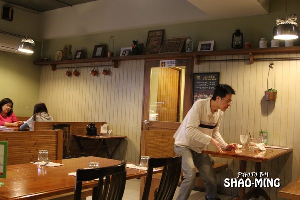 Forkers佛客漢堡(中山店)：(中山)午食刻，對味好料『FORKERS佛客漢堡(中山店)』巷弄異國美食