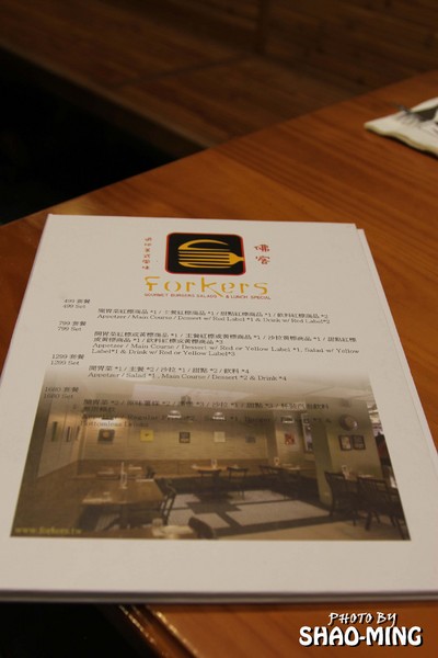 Forkers佛客漢堡(中山店)：(中山)午食刻，對味好料『FORKERS佛客漢堡(中山店)』巷弄異國美食