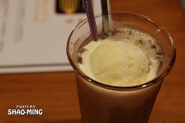 Forkers佛客漢堡(中山店)：(中山)午食刻，對味好料『FORKERS佛客漢堡(中山店)』巷弄異國美食