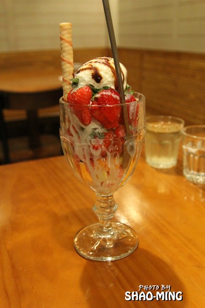 Forkers佛客漢堡(中山店)：(中山)午食刻，對味好料『FORKERS佛客漢堡(中山店)』巷弄異國美食