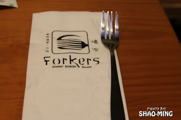 Forkers佛客漢堡(中山店)：(中山)午食刻，對味好料『FORKERS佛客漢堡(中山店)』巷弄異國美食
