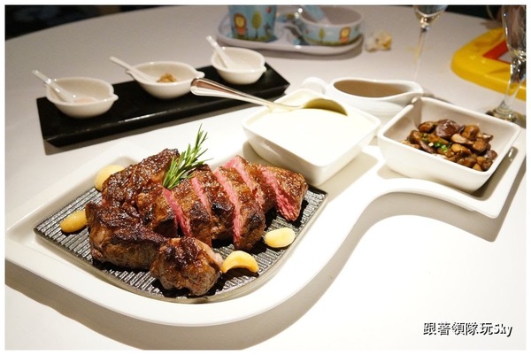 地中海牛排館(歐華酒店):超好吃神戶肋眼牛排【 歐華酒店 地中海牛排館】跟著領隊玩
