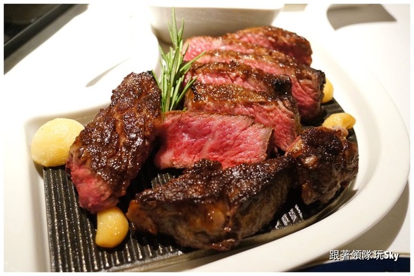 地中海牛排館(歐華酒店):超好吃神戶肋眼牛排【 歐華酒店 地中海牛排館】跟著領隊玩
