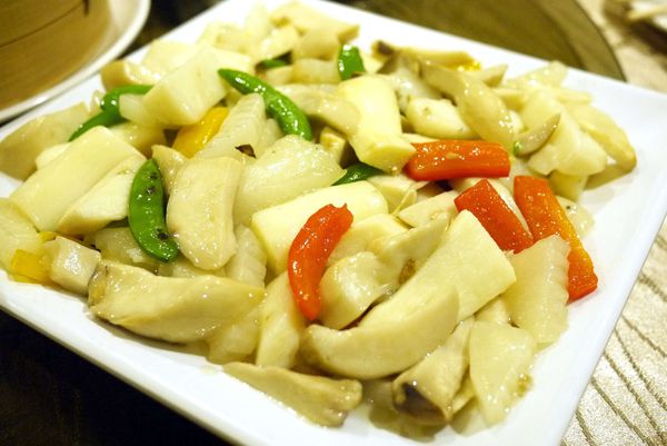 海霸王餐廳(中山店):澎湃又懷舊的辦桌料理。【海霸王餐廳】中山店