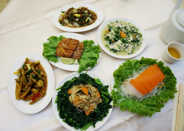 觀世音素食餐廳：[中山國小]觀世音素菜餐廳：這個素菜真厲害！