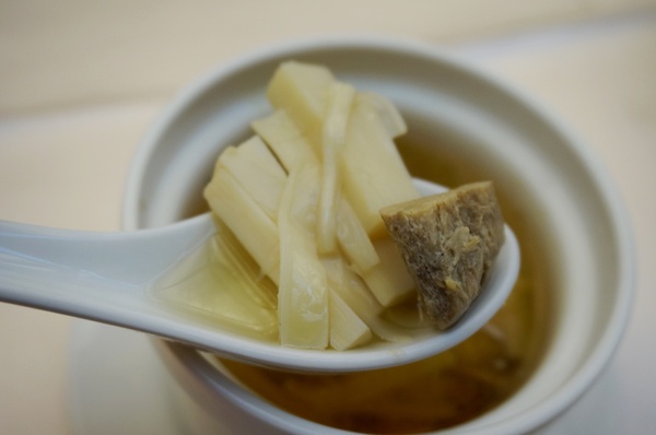 觀世音素食餐廳：[中山國小]觀世音素菜餐廳：這個素菜真厲害！