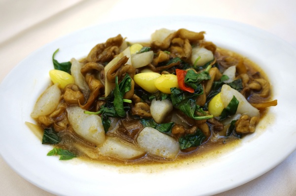 觀世音素食餐廳：[中山國小]觀世音素菜餐廳：這個素菜真厲害！