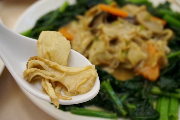 觀世音素食餐廳：[中山國小]觀世音素菜餐廳：這個素菜真厲害！