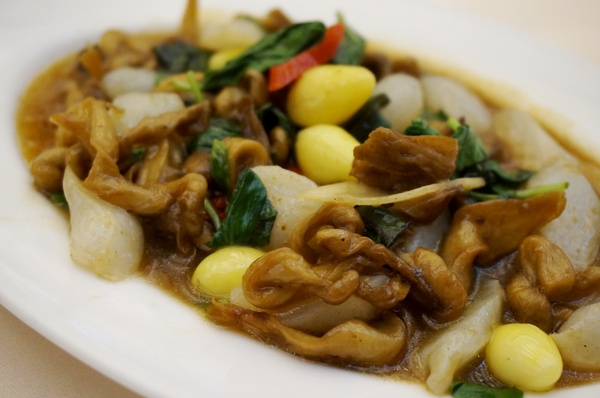 觀世音素食餐廳：[中山國小]觀世音素菜餐廳：這個素菜真厲害！