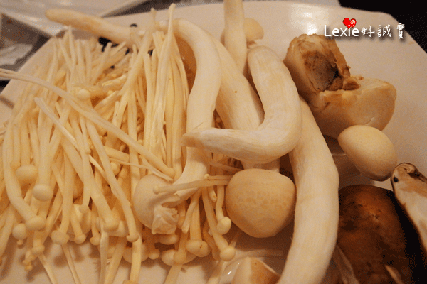 小蒙牛頂級養生麻辣鍋1