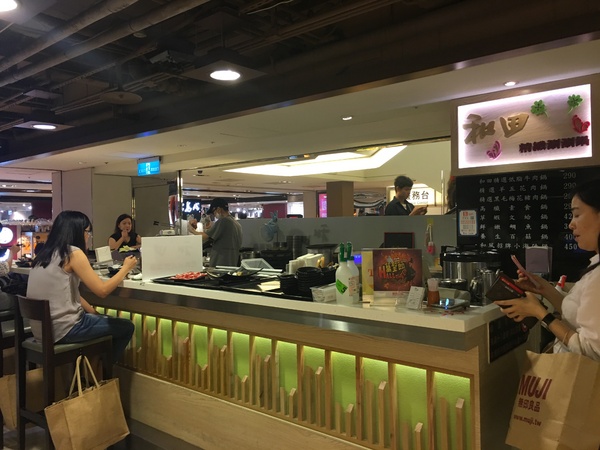 和田精緻涮涮鍋(新光南西二館)：[捷運中山站食記] 小資女的最愛~和田精緻涮涮鍋/新光三越南西店2館B1美食街