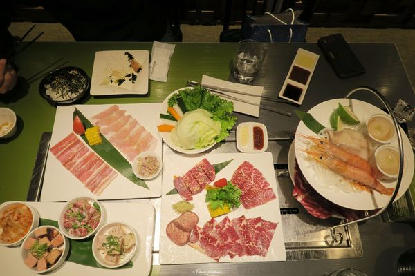 原燒優質原味燒肉(台北南京東店)：[試吃]台北 捷運中山站 原燒~原選海陸雙饗一次吃遍13海陸主食