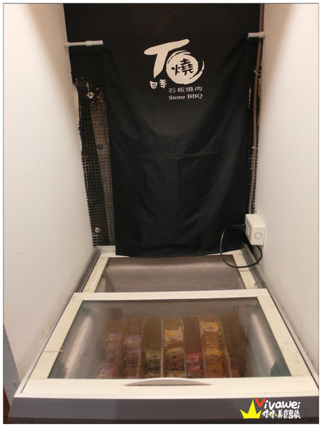 田季石板燒肉:台北松山區|現場DJ秀!服務人員貼心的現炒服務!『田季石板燒肉』中山國中站 中秋節 烤肉 燒肉 啤酒喝到飽 推薦