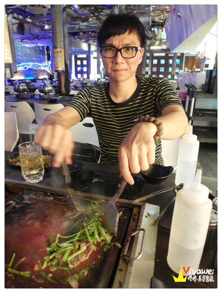 田季石板燒肉:台北松山區|現場DJ秀!服務人員貼心的現炒服務!『田季石板燒肉』中山國中站 中秋節 烤肉 燒肉 啤酒喝到飽 推薦