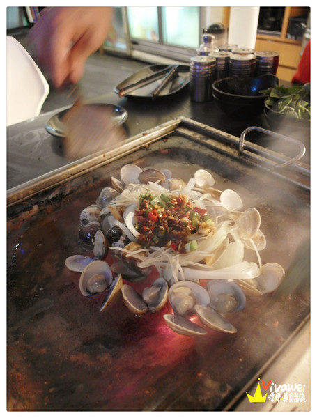 田季石板燒肉:台北松山區|現場DJ秀!服務人員貼心的現炒服務!『田季石板燒肉』中山國中站 中秋節 烤肉 燒肉 啤酒喝到飽 推薦