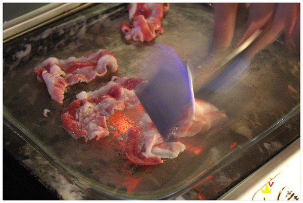 田季石板燒肉:台北松山區|現場DJ秀!服務人員貼心的現炒服務!『田季石板燒肉』中山國中站 中秋節 烤肉 燒肉 啤酒喝到飽 推薦