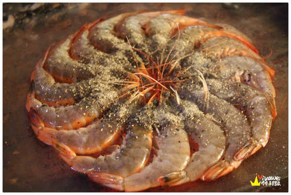 田季石板燒肉:台北松山區|現場DJ秀!服務人員貼心的現炒服務!『田季石板燒肉』中山國中站 中秋節 烤肉 燒肉 啤酒喝到飽 推薦