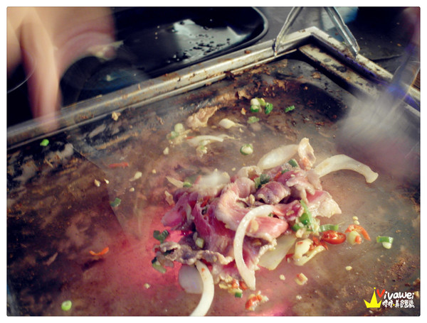 田季石板燒肉:台北松山區|現場DJ秀!服務人員貼心的現炒服務!『田季石板燒肉』中山國中站 中秋節 烤肉 燒肉 啤酒喝到飽 推薦