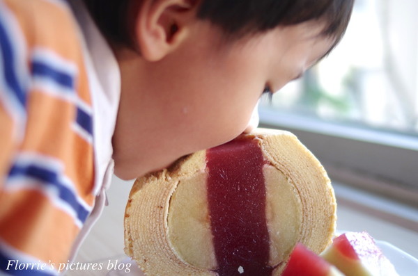 元樂年輪蛋糕(新生店)：台北中山區美食~元樂年輪蛋糕--草莓蘋果年輪蛋糕~與眾不同的彌月禮