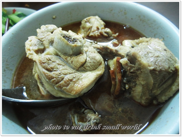 金佳美食(阿圖麻油雞)：喝了會醉的麻油雞