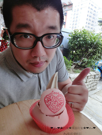 鳳凰冰鋪：【食記】oO。。台南　中西區　鳳凰印象  鳳凰冰鋪   古早味碰餅，變身馬卡龍搭配冰淇淋的好滋味～oO。o○。　