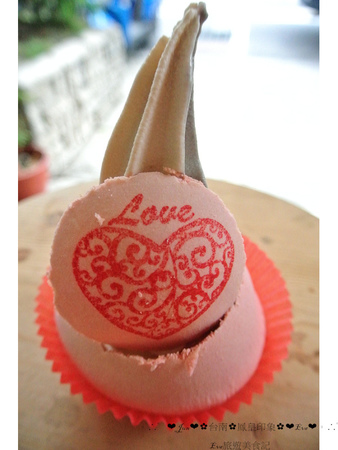 鳳凰冰鋪：【食記】oO。。台南　中西區　鳳凰印象  鳳凰冰鋪   古早味碰餅，變身馬卡龍搭配冰淇淋的好滋味～oO。o○。　