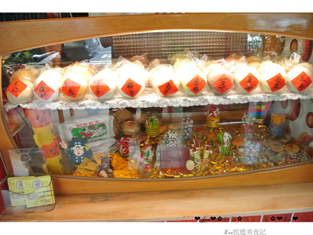 鳳凰冰鋪：【食記】oO。。台南　中西區　鳳凰印象  鳳凰冰鋪   古早味碰餅，變身馬卡龍搭配冰淇淋的好滋味～oO。o○。　