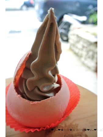 鳳凰冰鋪：【食記】oO。。台南　中西區　鳳凰印象  鳳凰冰鋪   古早味碰餅，變身馬卡龍搭配冰淇淋的好滋味～oO。o○。　