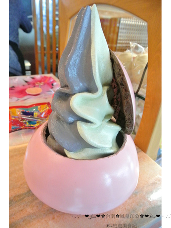 鳳凰冰鋪：【食記】oO。。台南　中西區　鳳凰印象  鳳凰冰鋪   古早味碰餅，變身馬卡龍搭配冰淇淋的好滋味～oO。o○。　