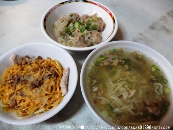 阿龍意麵:【美食特搜。台南中西區】阿龍意麵。經典府城美食 六十多年高人氣麵店