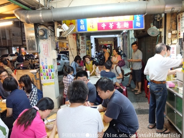 阿龍意麵:【美食特搜。台南中西區】阿龍意麵。經典府城美食 六十多年高人氣麵店