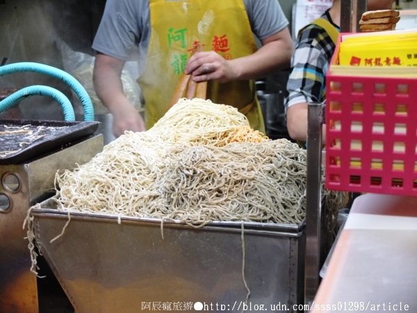 阿龍意麵:【美食特搜。台南中西區】阿龍意麵。經典府城美食 六十多年高人氣麵店