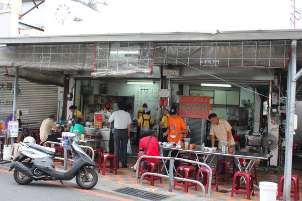 包成羊肉：[台南]府城第一名的早餐 市長愛吃的羊肉湯 包成羊肉