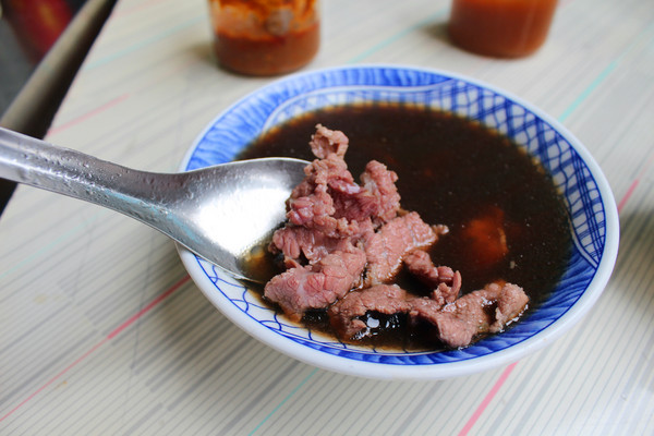 包成羊肉：[台南]府城第一名的早餐 市長愛吃的羊肉湯 包成羊肉