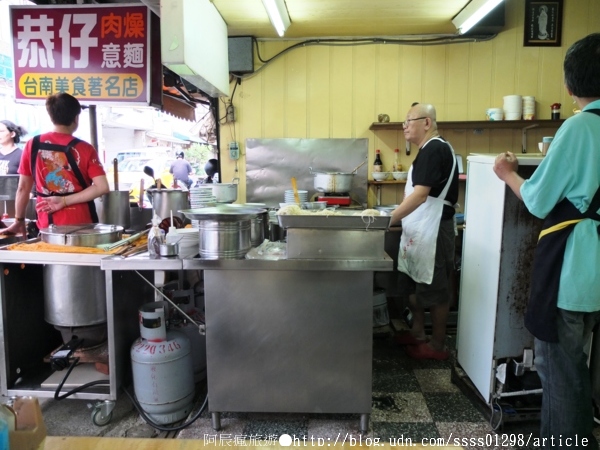 恭仔肉燥意麵：【美食特搜。台南中西區】恭仔肉燥意麵。美味獨特肉燥意麵 養足老饕們60多年的胃口