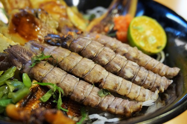 伊薩姆小舖：伊薩姆小舖：無敵盛裝 星鰻鮑魚蝦菇丼!! /越光米紅藜麥/平價日式料理