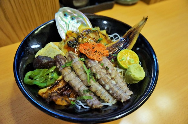 伊薩姆小舖：伊薩姆小舖：無敵盛裝 星鰻鮑魚蝦菇丼!! /越光米紅藜麥/平價日式料理