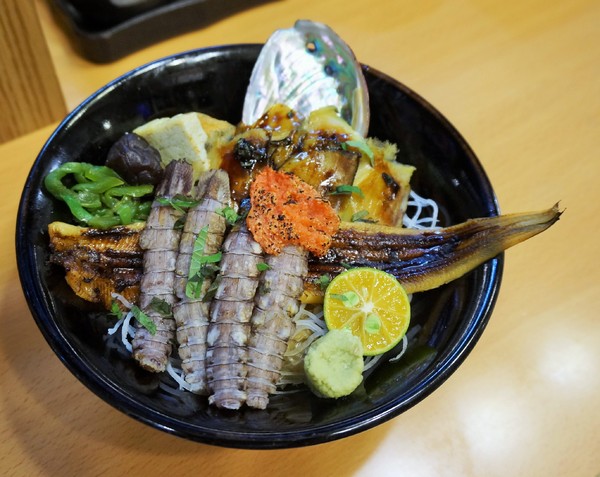 伊薩姆小舖：伊薩姆小舖：無敵盛裝 星鰻鮑魚蝦菇丼!! /越光米紅藜麥/平價日式料理