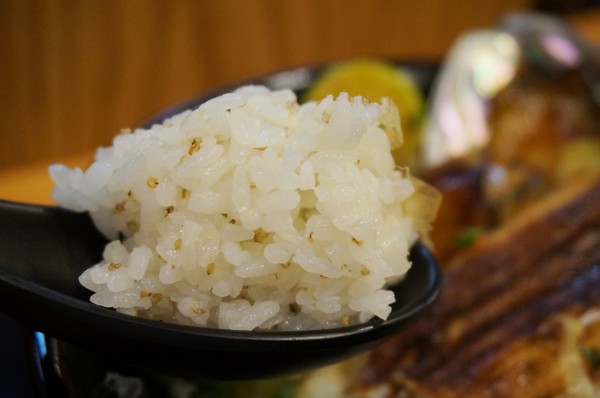 伊薩姆小舖：伊薩姆小舖：無敵盛裝 星鰻鮑魚蝦菇丼!! /越光米紅藜麥/平價日式料理