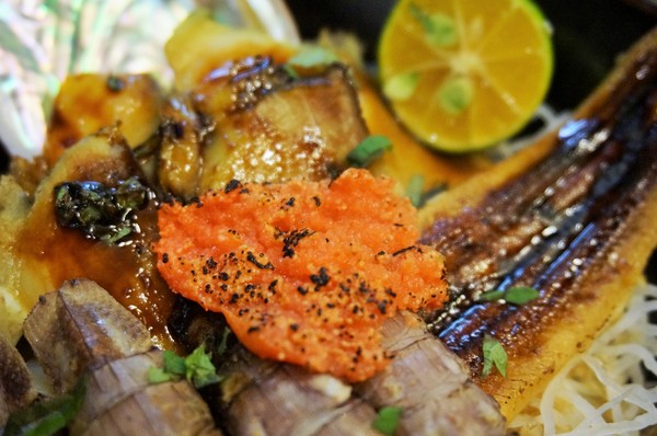 伊薩姆小舖：伊薩姆小舖：無敵盛裝 星鰻鮑魚蝦菇丼!! /越光米紅藜麥/平價日式料理