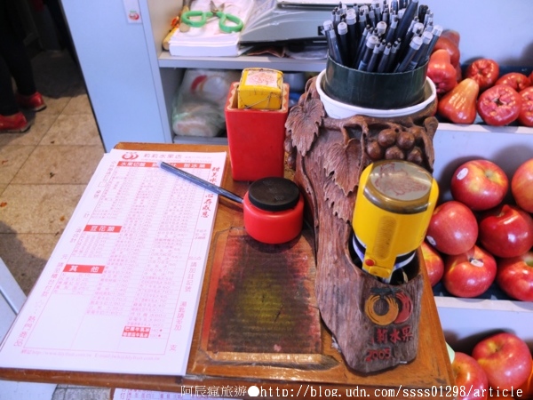 莉莉水果店:【美食特搜。台南中西區】莉莉水果店。水果新鮮甜美 冰品沁涼消暑 陪伴台南府城走過一甲子