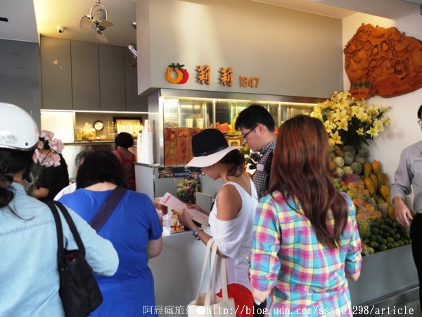 莉莉水果店:【美食特搜。台南中西區】莉莉水果店。水果新鮮甜美 冰品沁涼消暑 陪伴台南府城走過一甲子