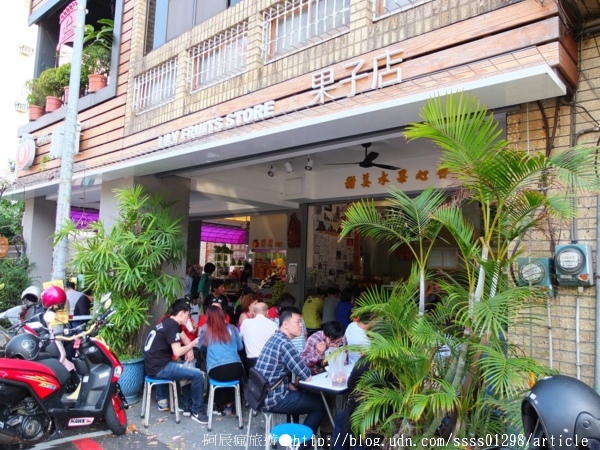 莉莉水果店:【美食特搜。台南中西區】莉莉水果店。水果新鮮甜美 冰品沁涼消暑 陪伴台南府城走過一甲子