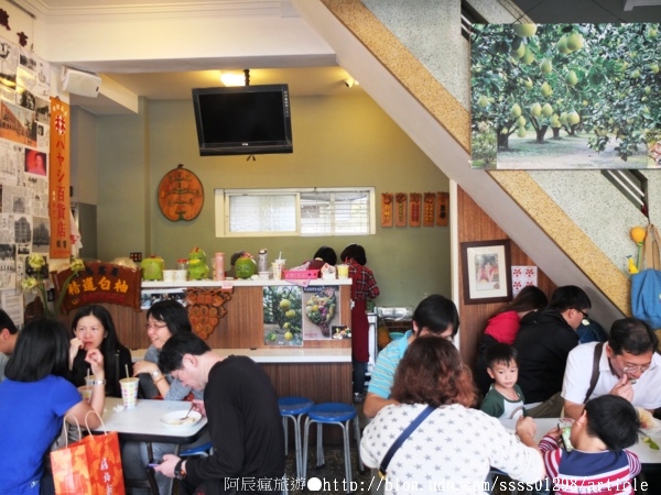 莉莉水果店:【美食特搜。台南中西區】莉莉水果店。水果新鮮甜美 冰品沁涼消暑 陪伴台南府城走過一甲子