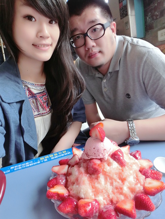 裕成水果店：【食記】oO。。台南　海安路　裕成水果店　新鮮草莓切片牛奶冰，一定要來嚐嚐這擺盤像向日葵一樣的冰品～oO。o○。　